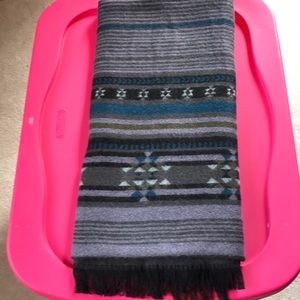 NWT Leto Collection Gray & Blue Aztec Design Scarf